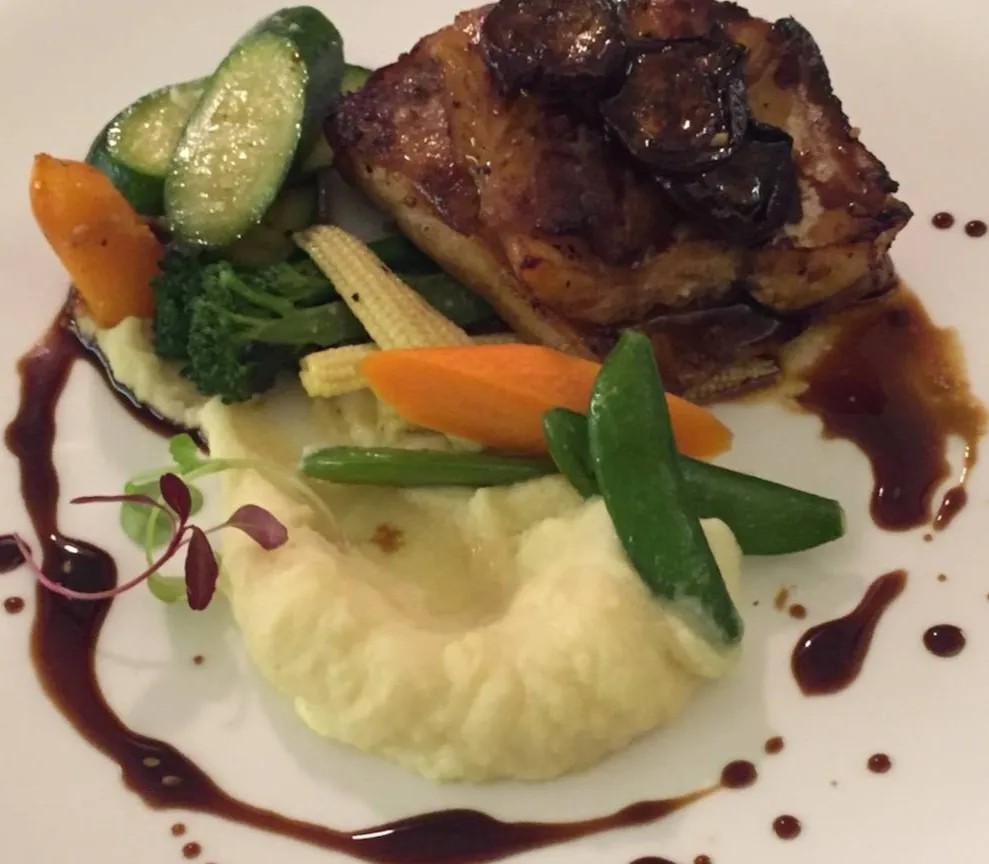 Image alt description