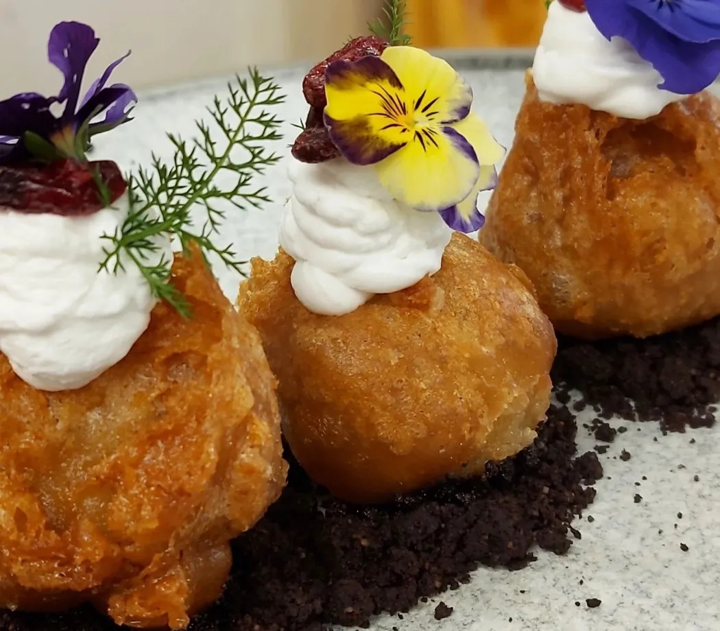 Image alt description