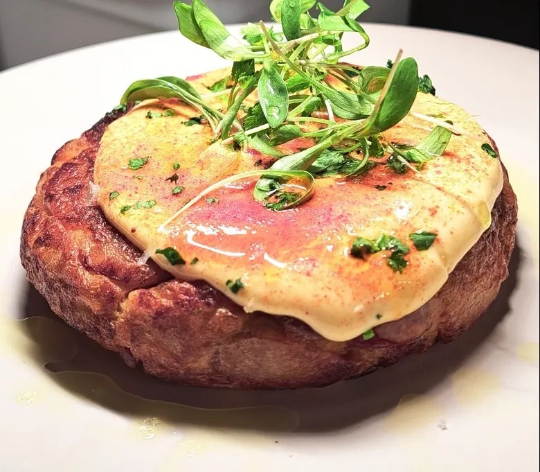 Image alt description