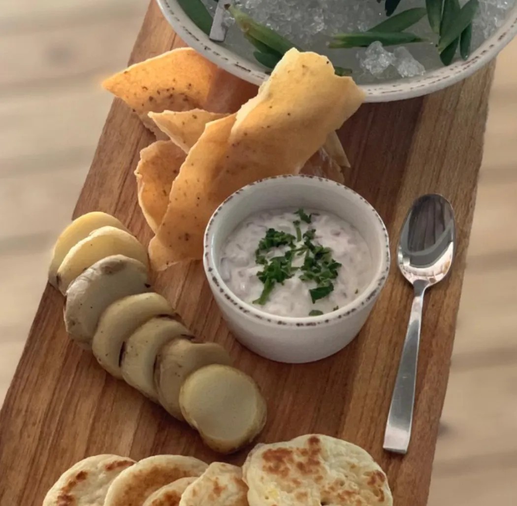 Image alt description