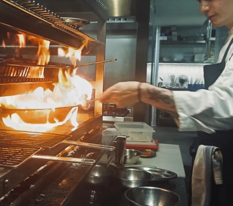 Image alt description