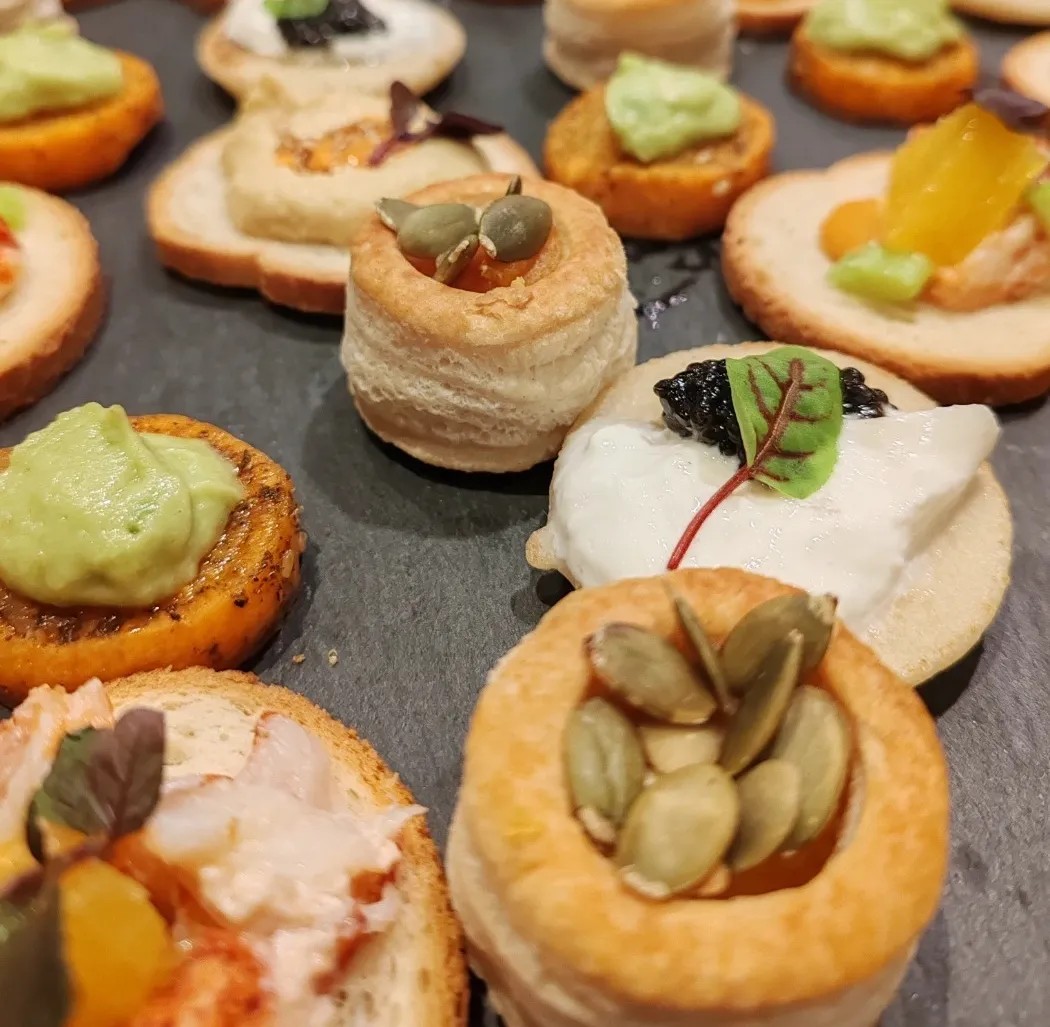 Image alt description