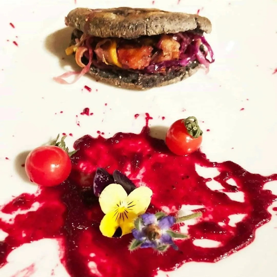 Image alt description