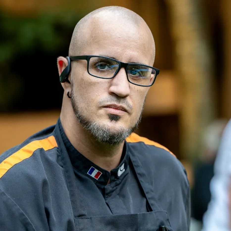 Image alt description