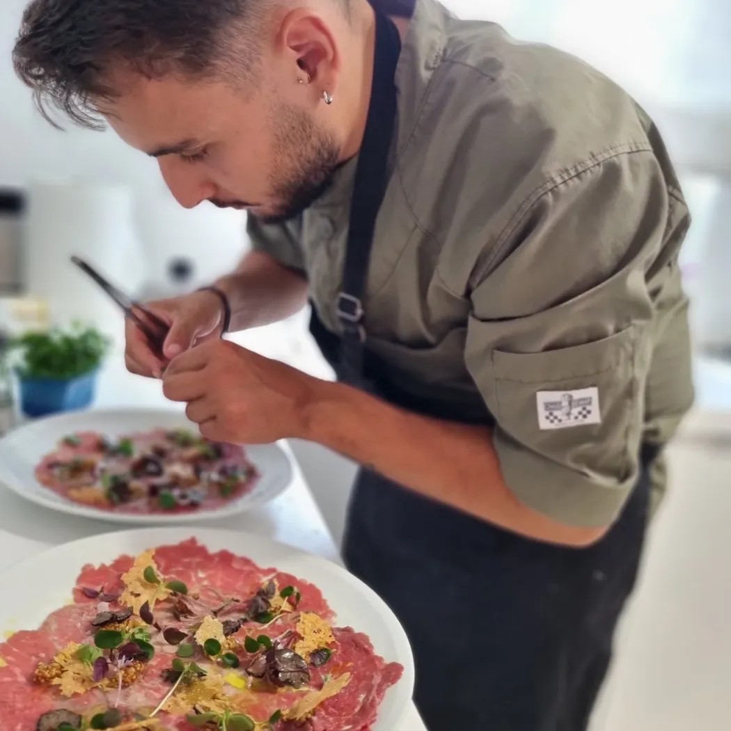 Image alt description