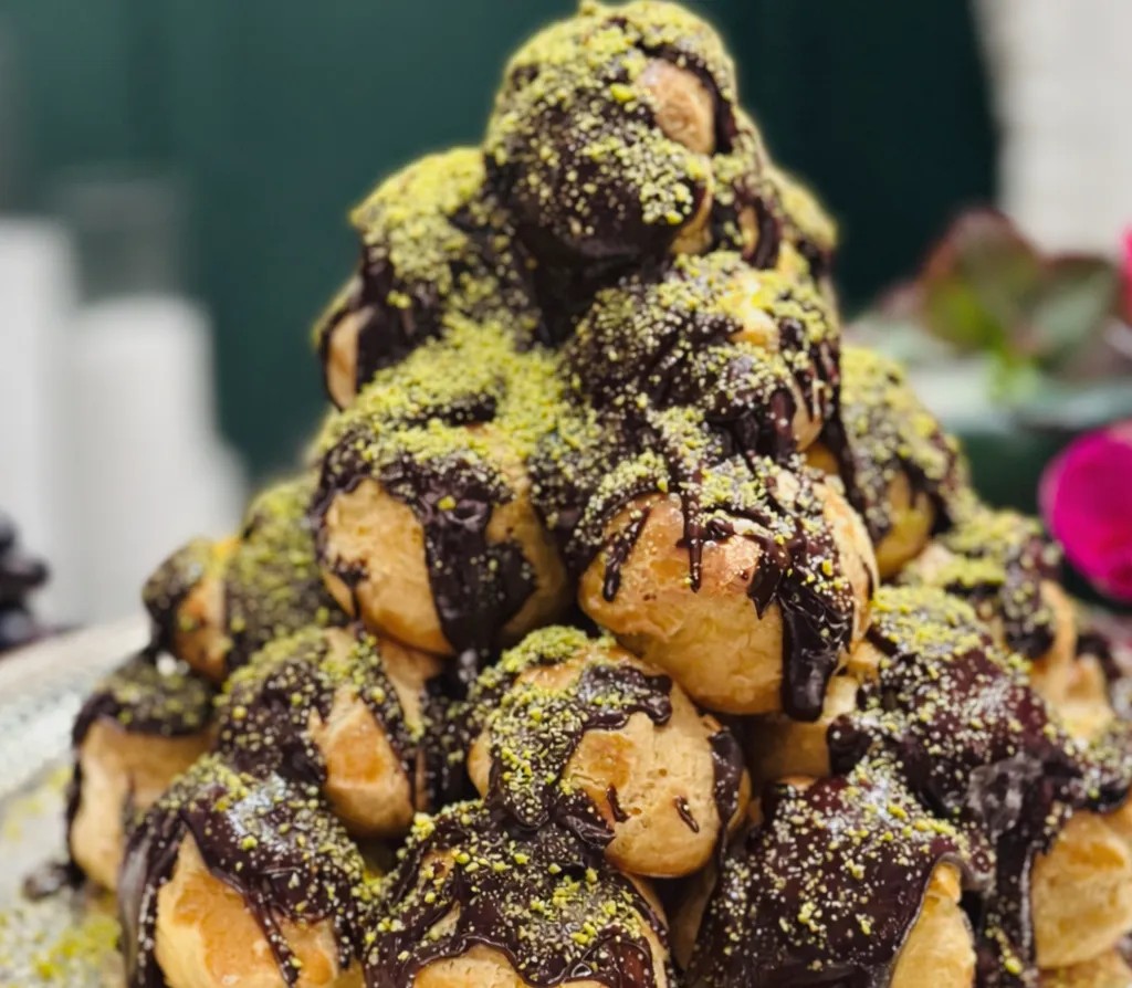 Image alt description