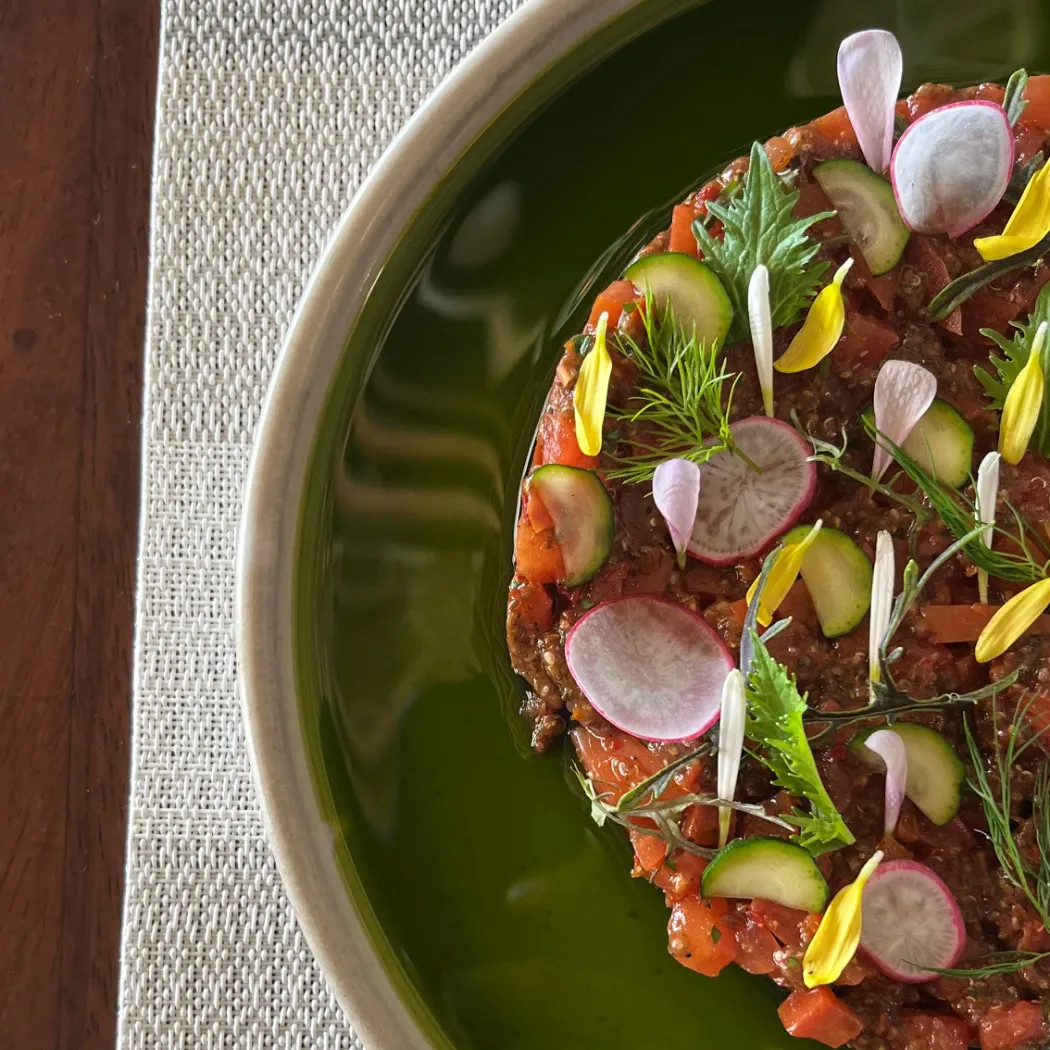 Image alt description