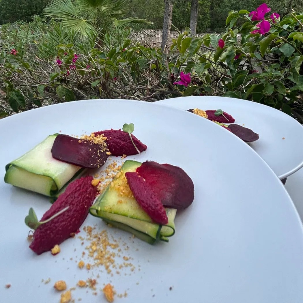 Image alt description