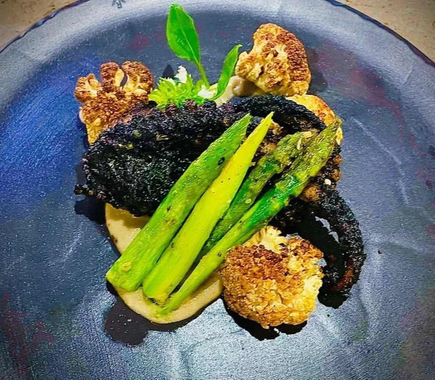 Image alt description