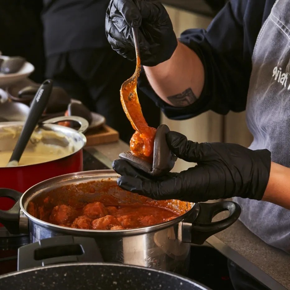 Image alt description