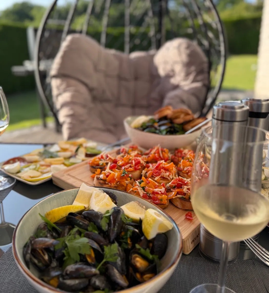 Image alt description