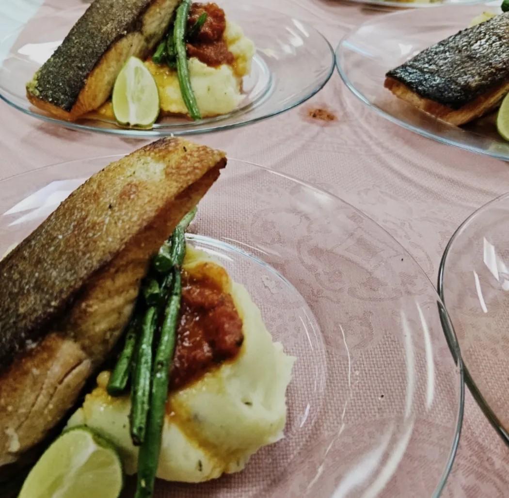 Image alt description