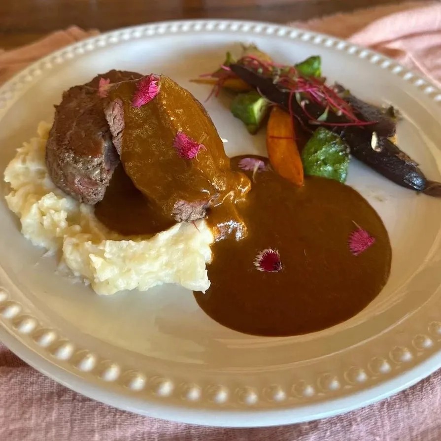 Image alt description