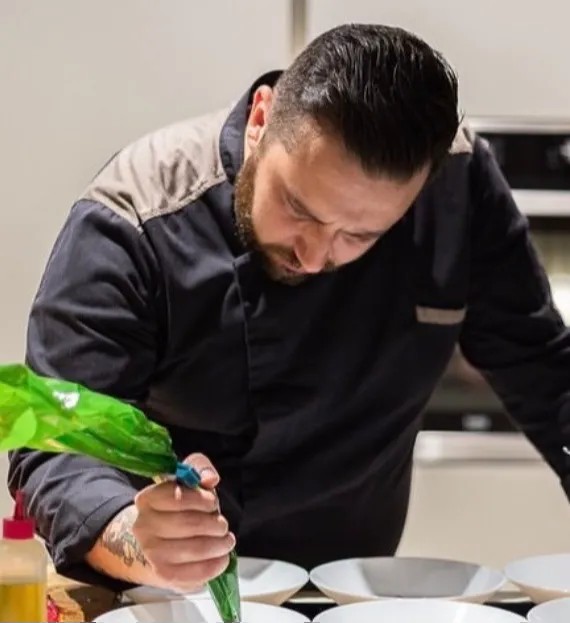 Image alt description