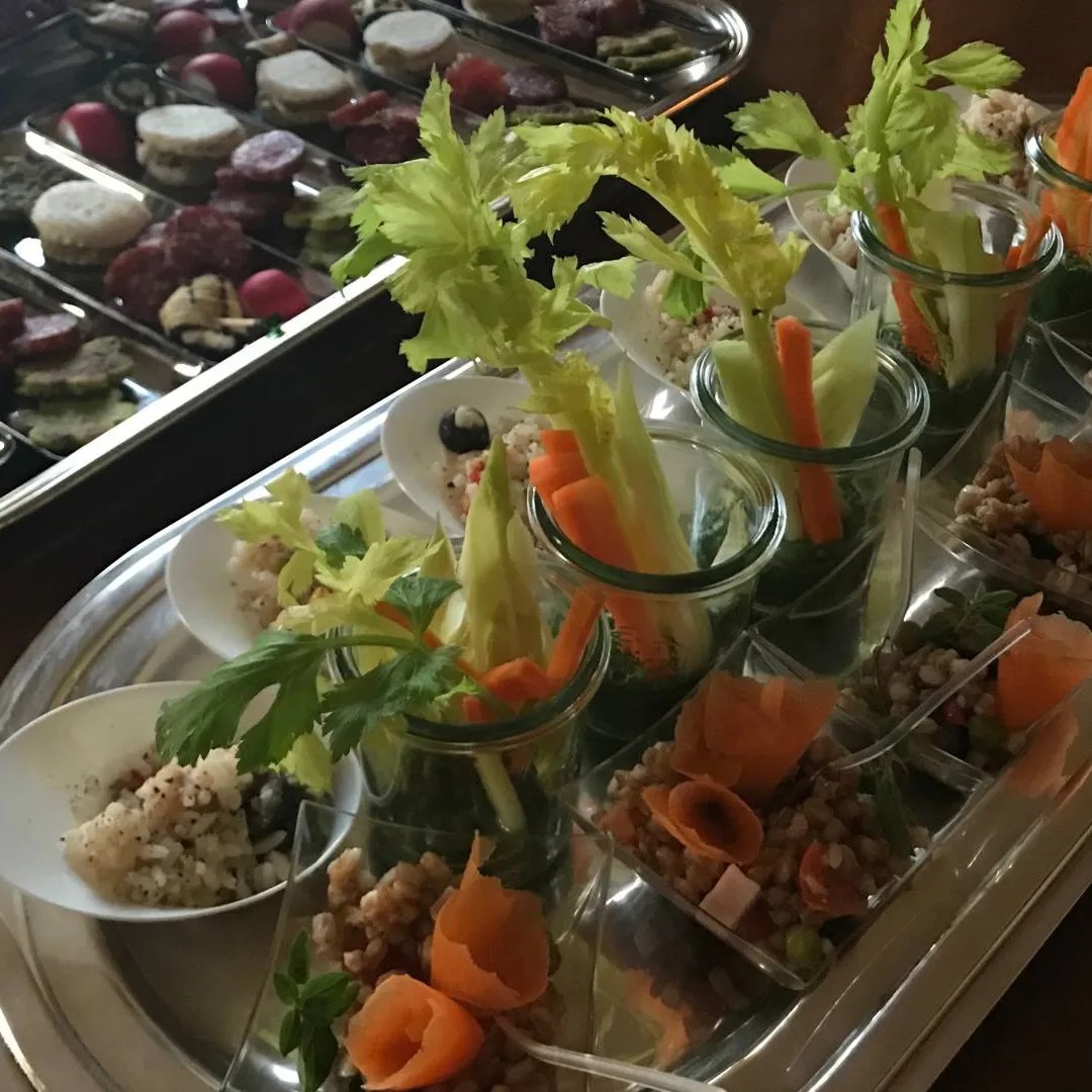 Image alt description