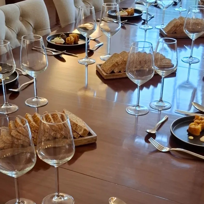 Image alt description