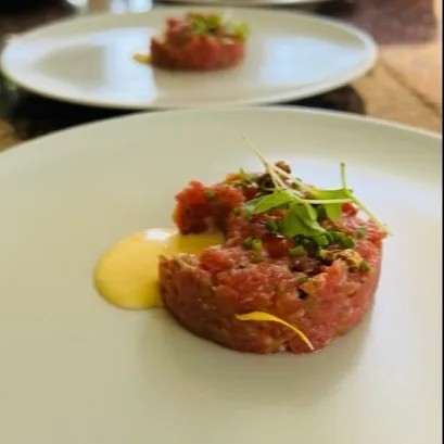 Image alt description