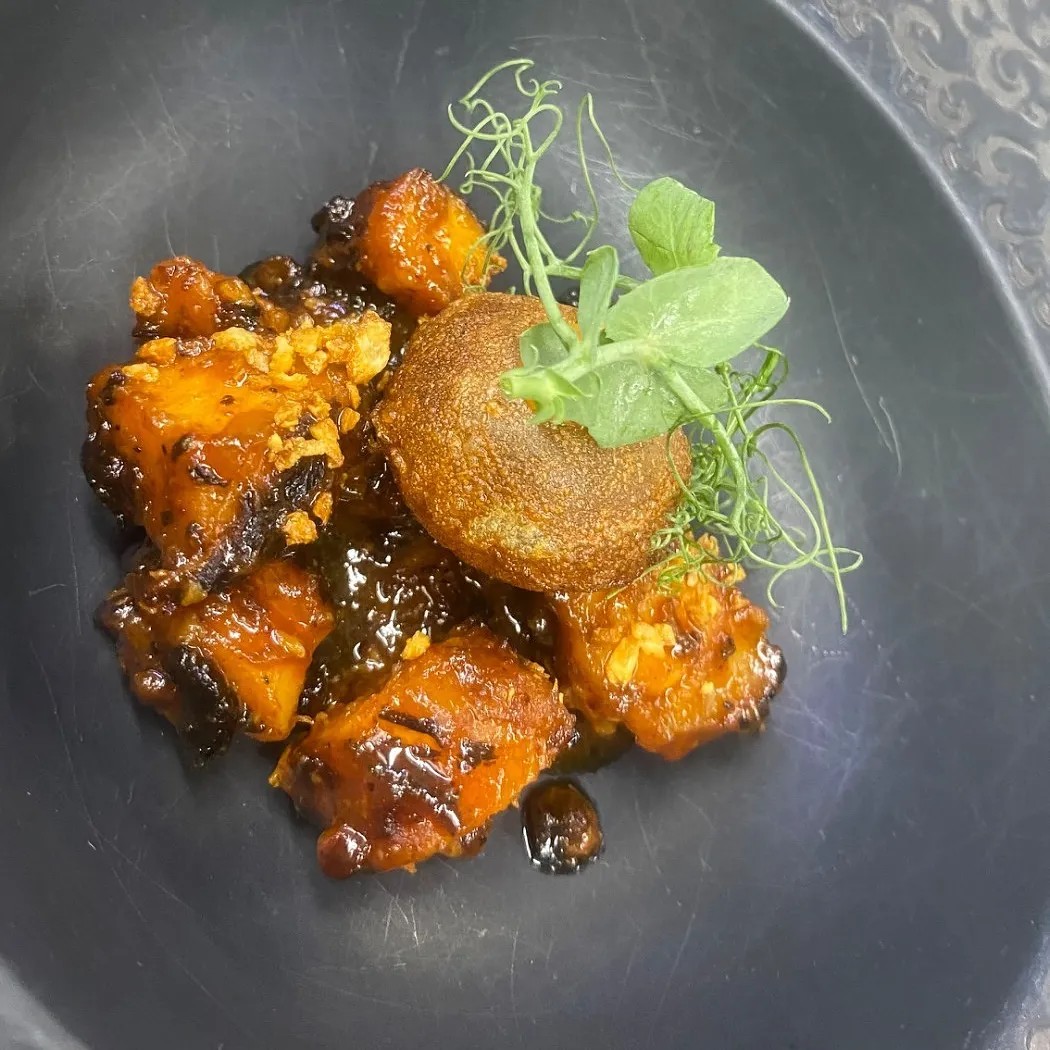 Image alt description