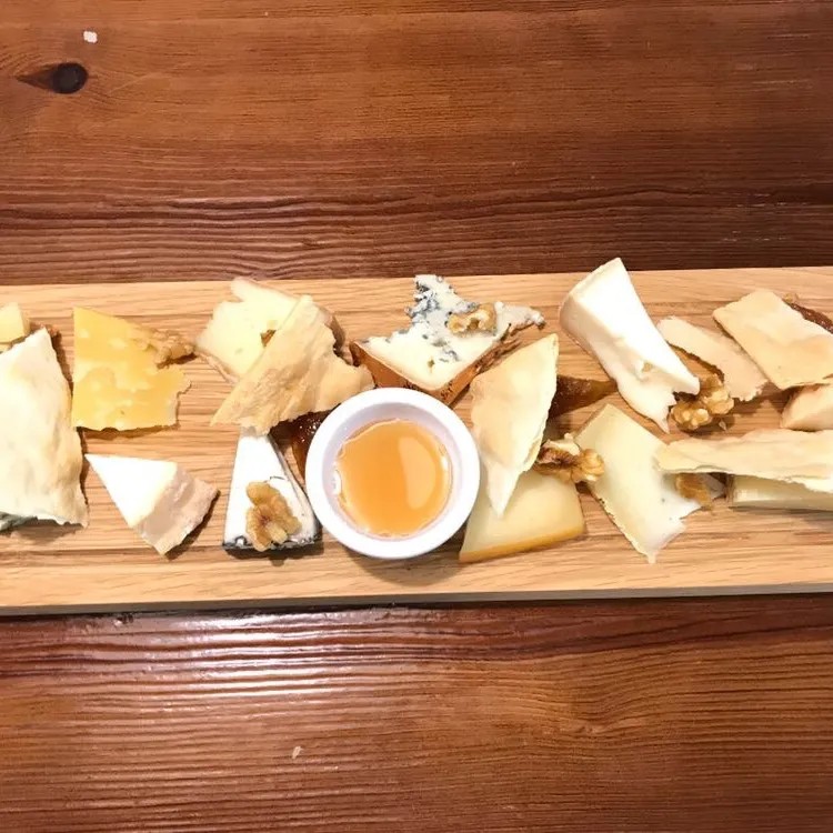 Image alt description