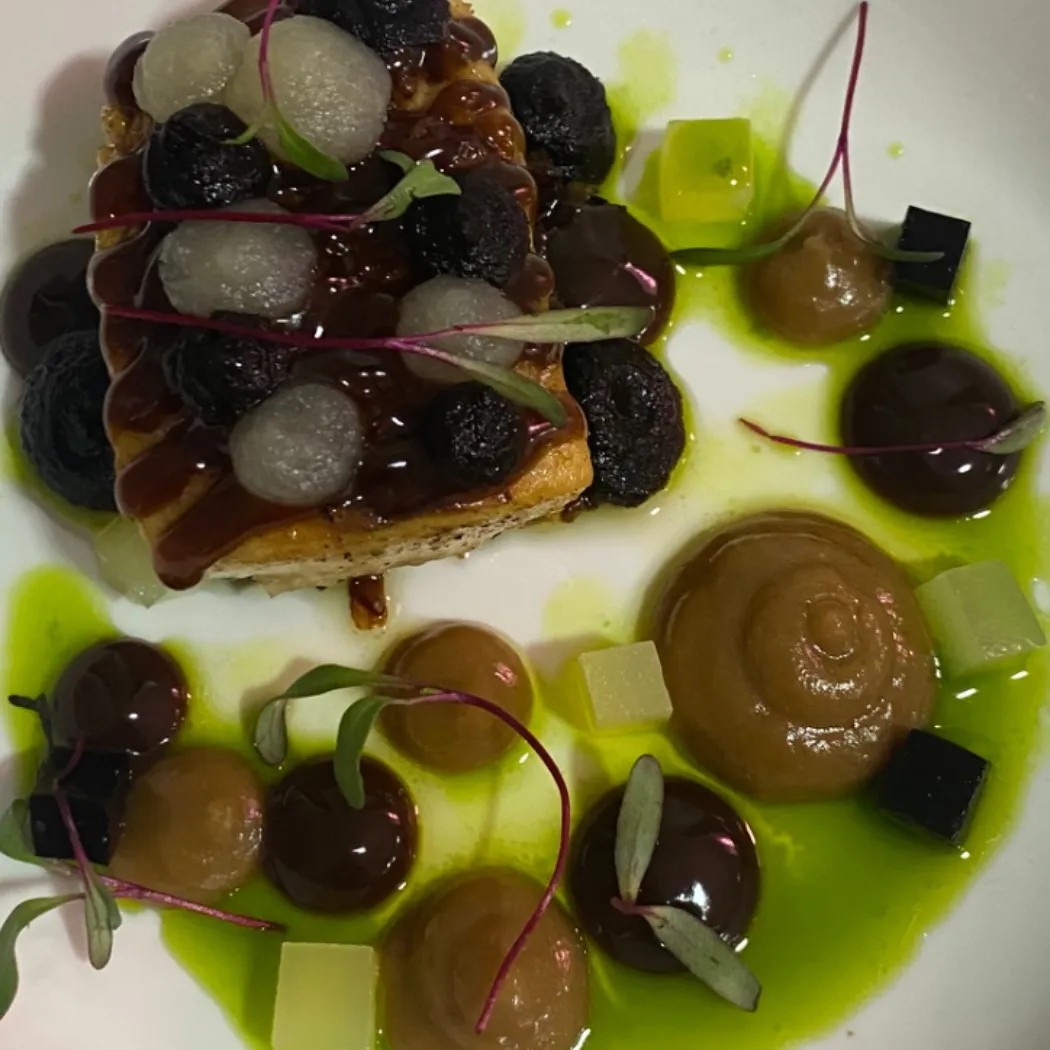 Image alt description