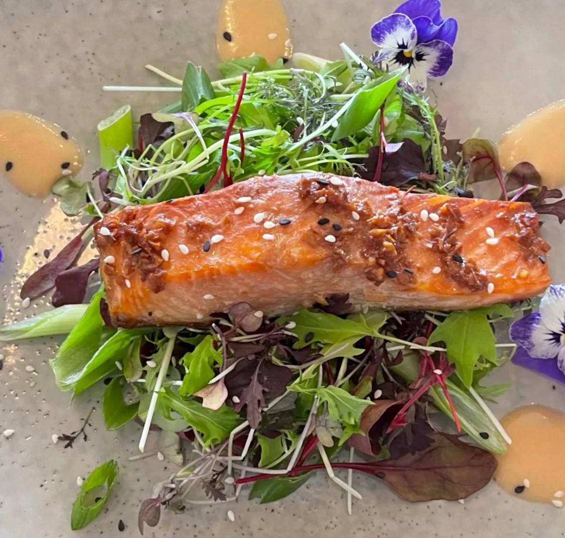 Image alt description