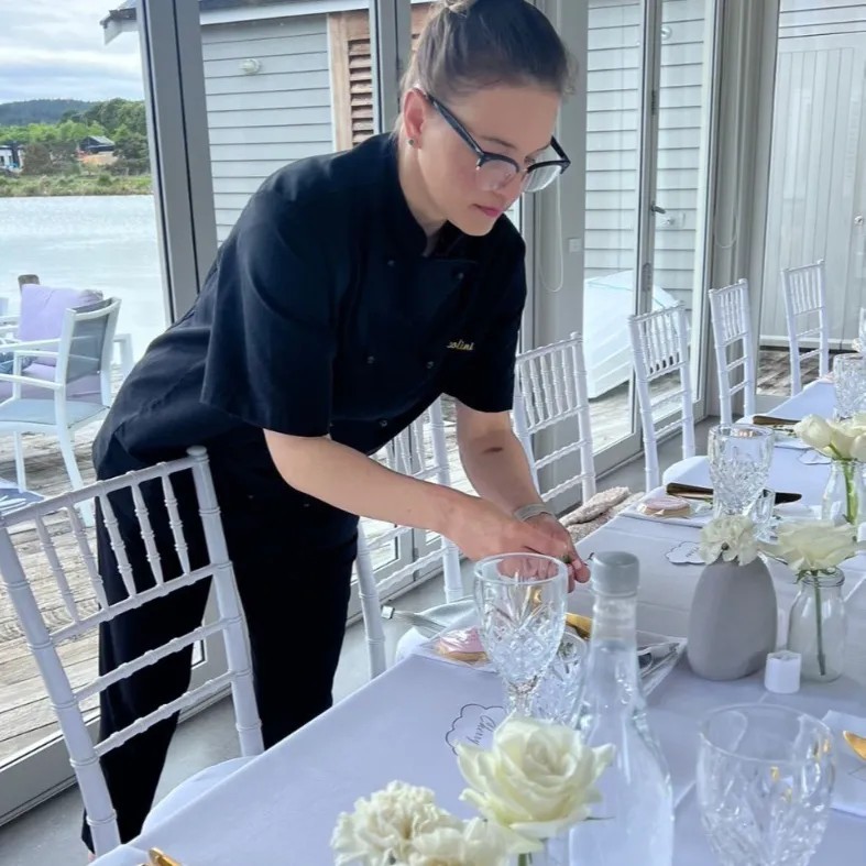 Image alt description