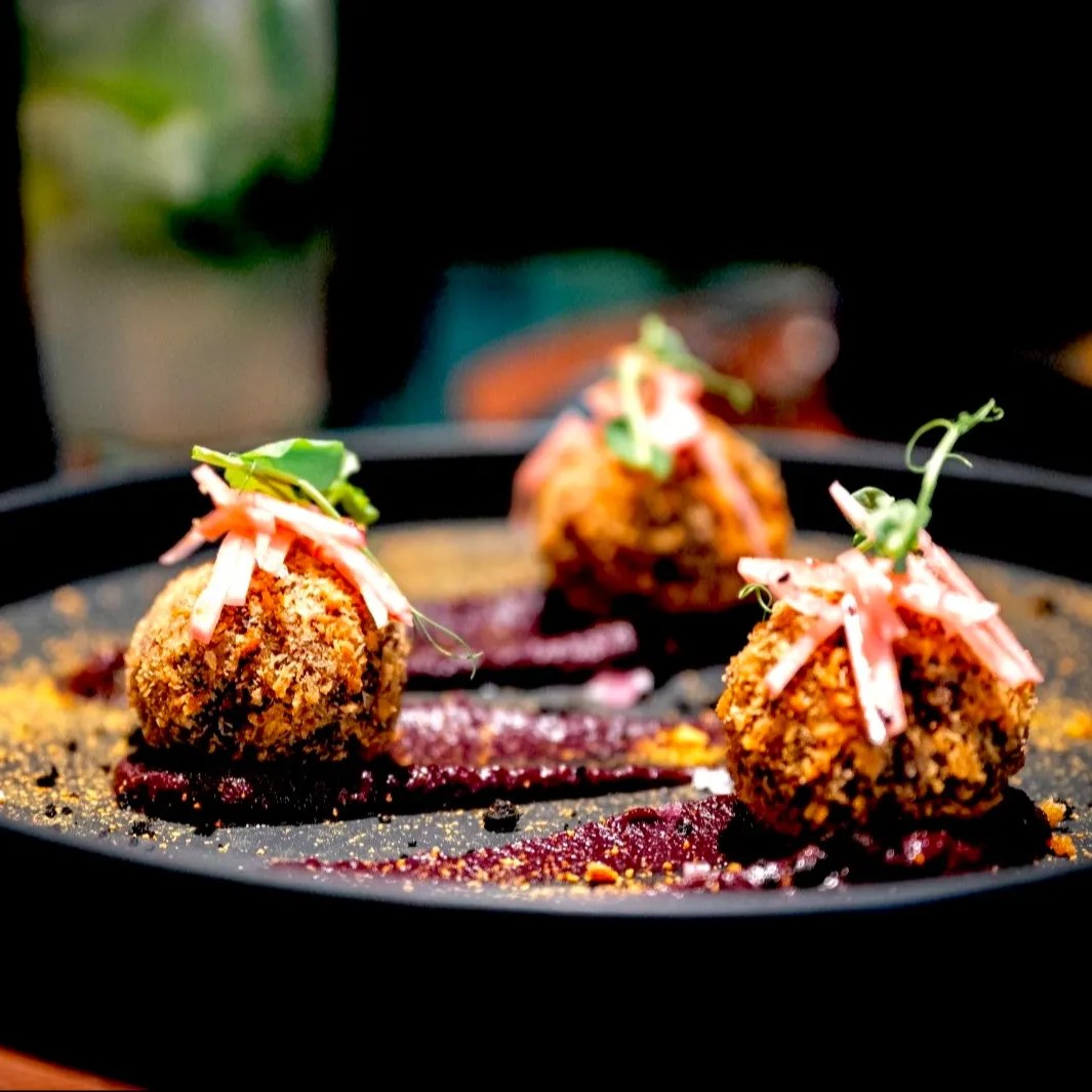 Image alt description