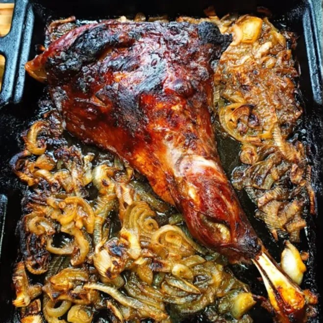 Image alt description