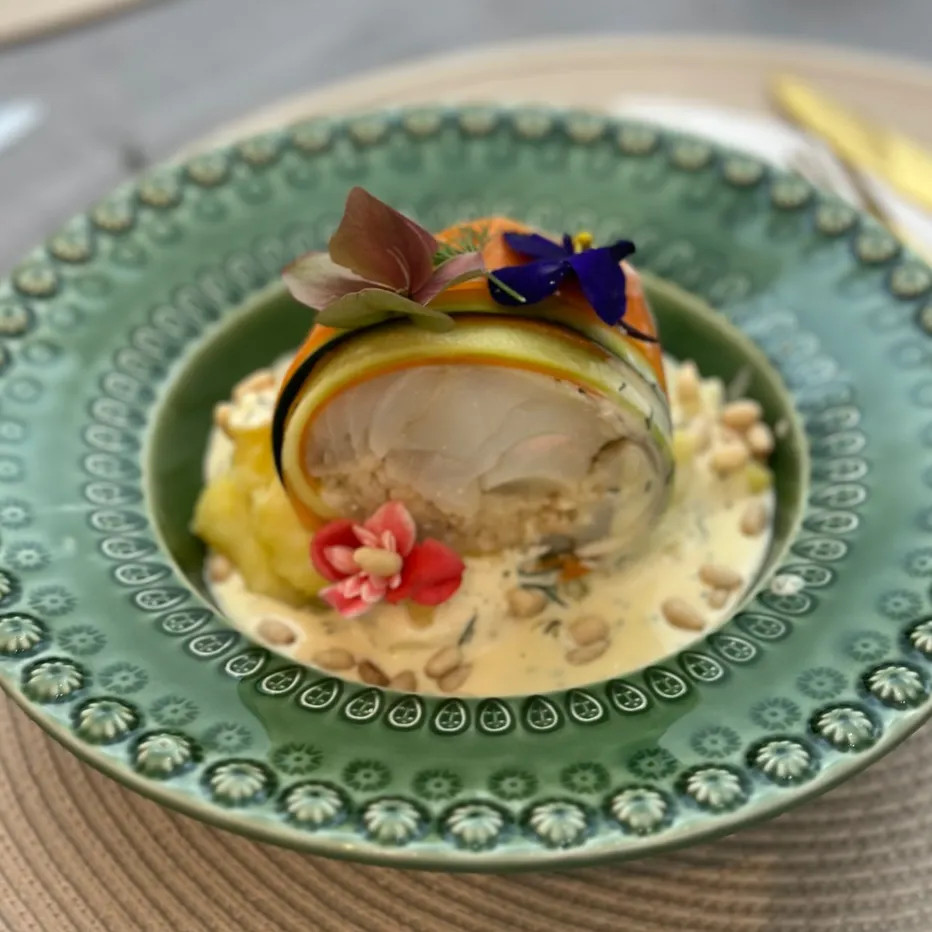 Image alt description