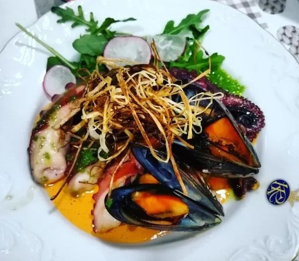 Image alt description