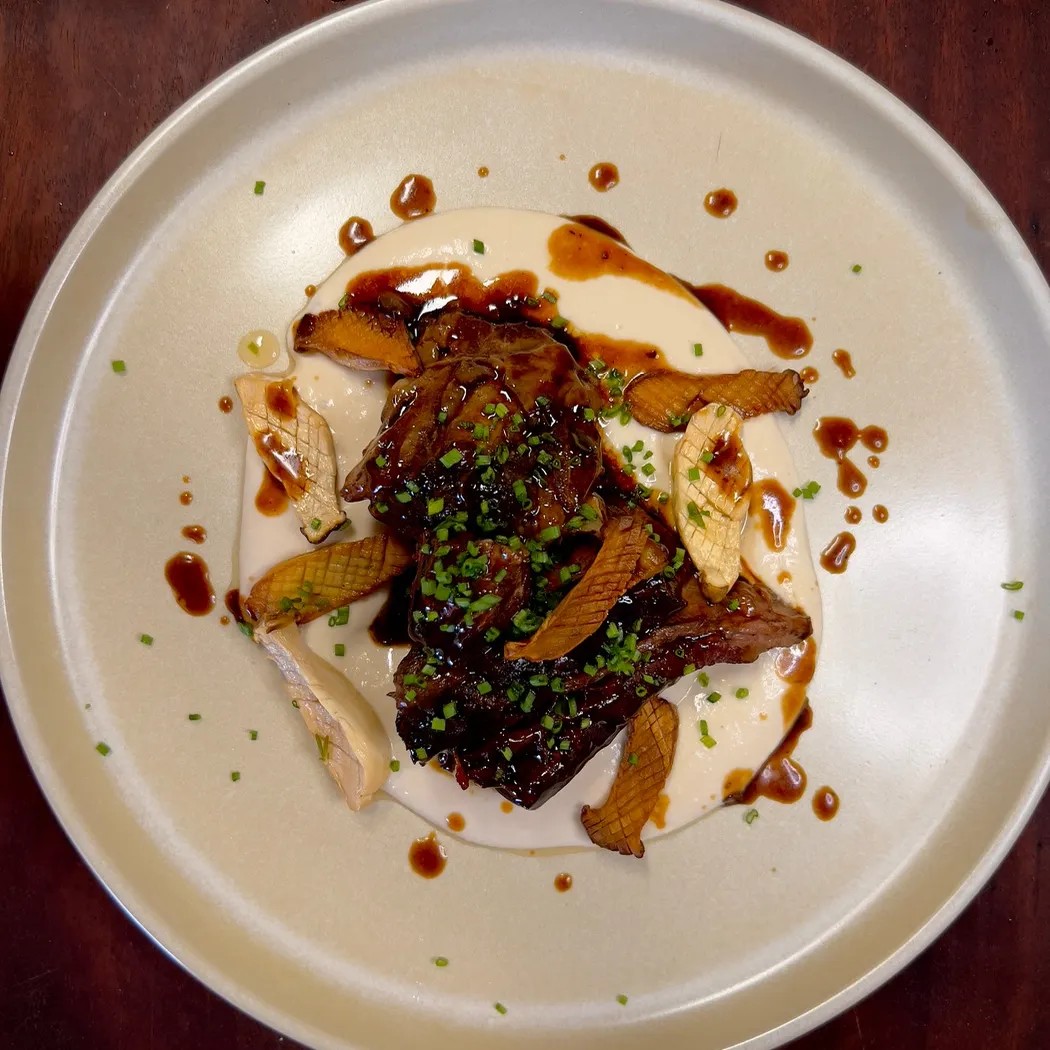 Image alt description