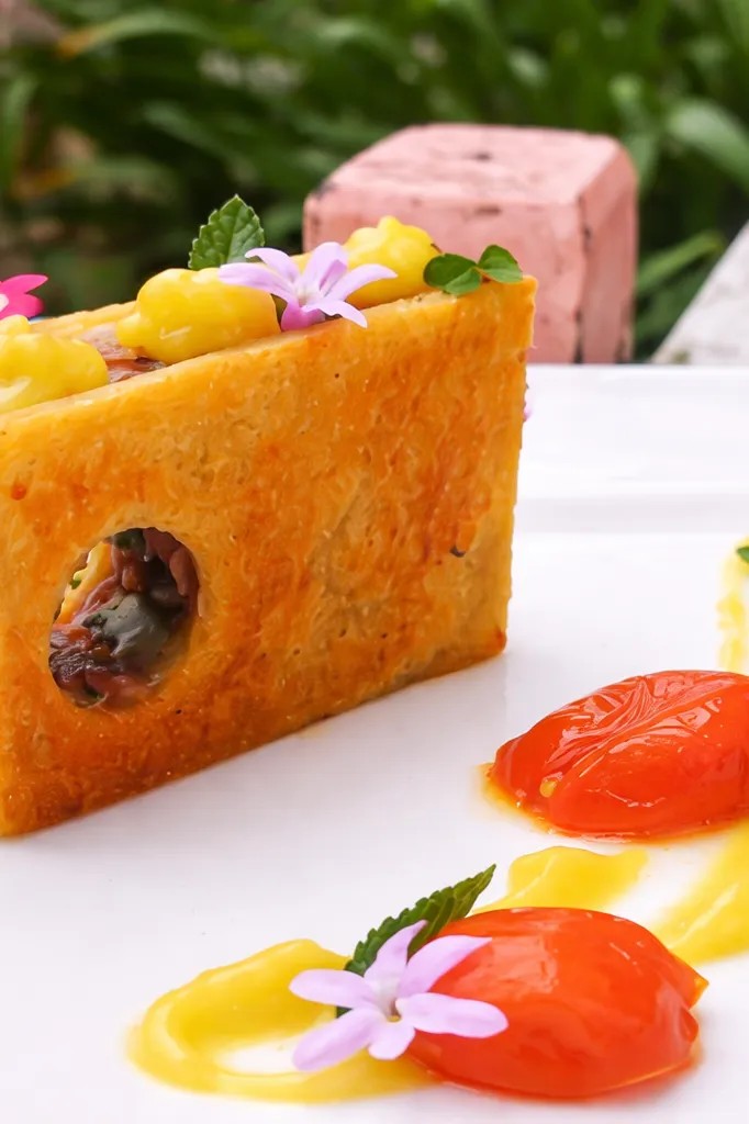 Image alt description