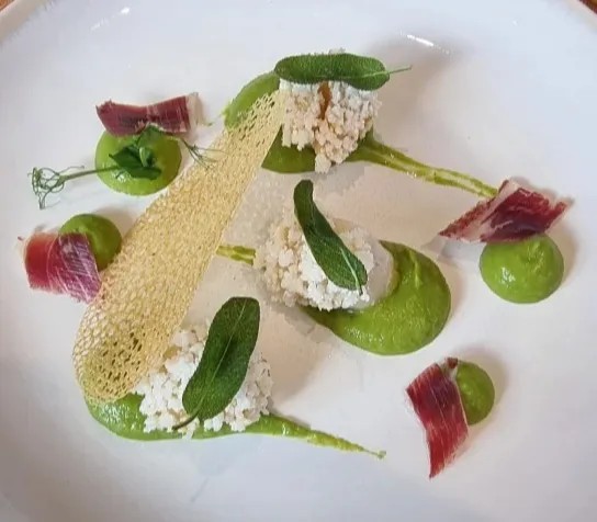 Image alt description