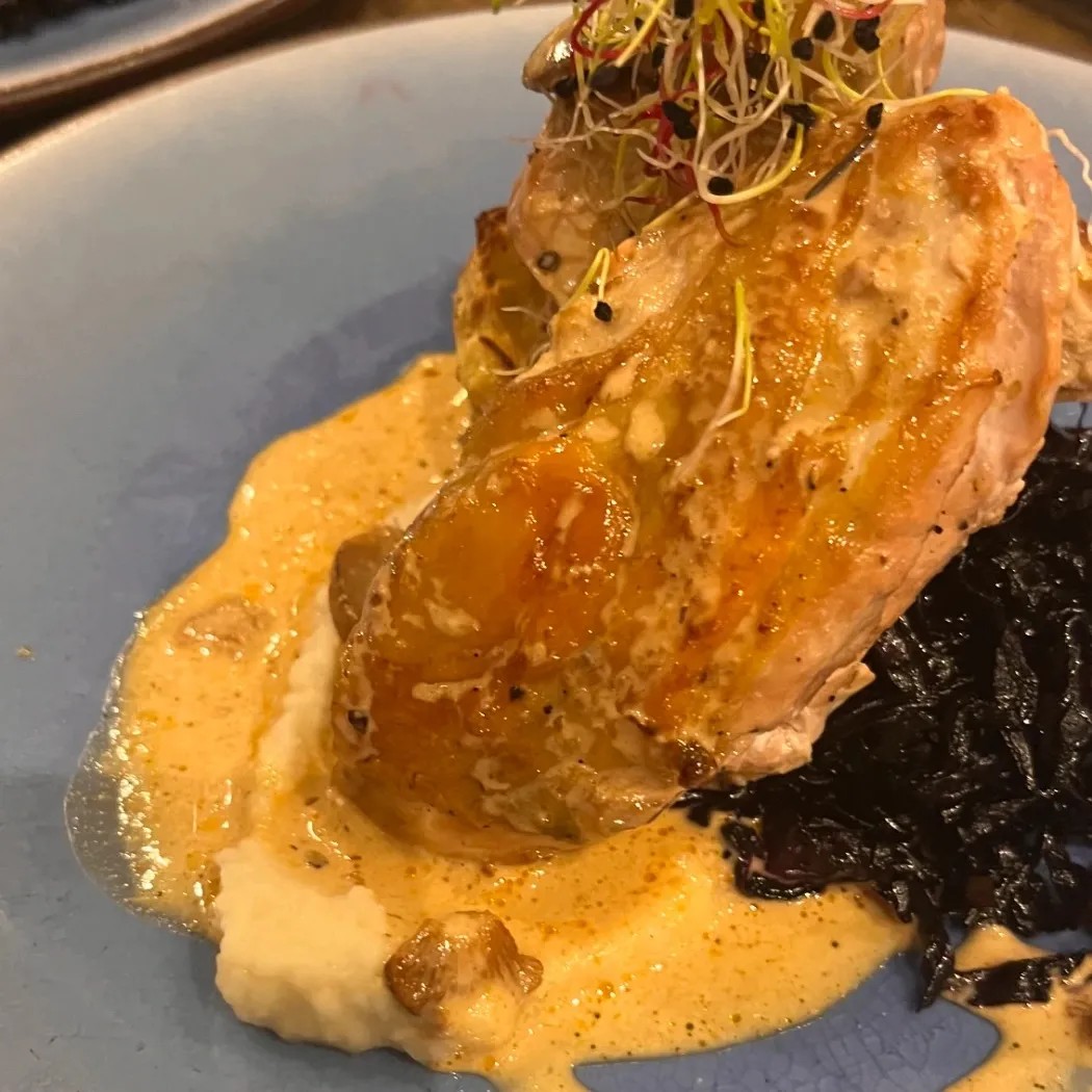 Image alt description