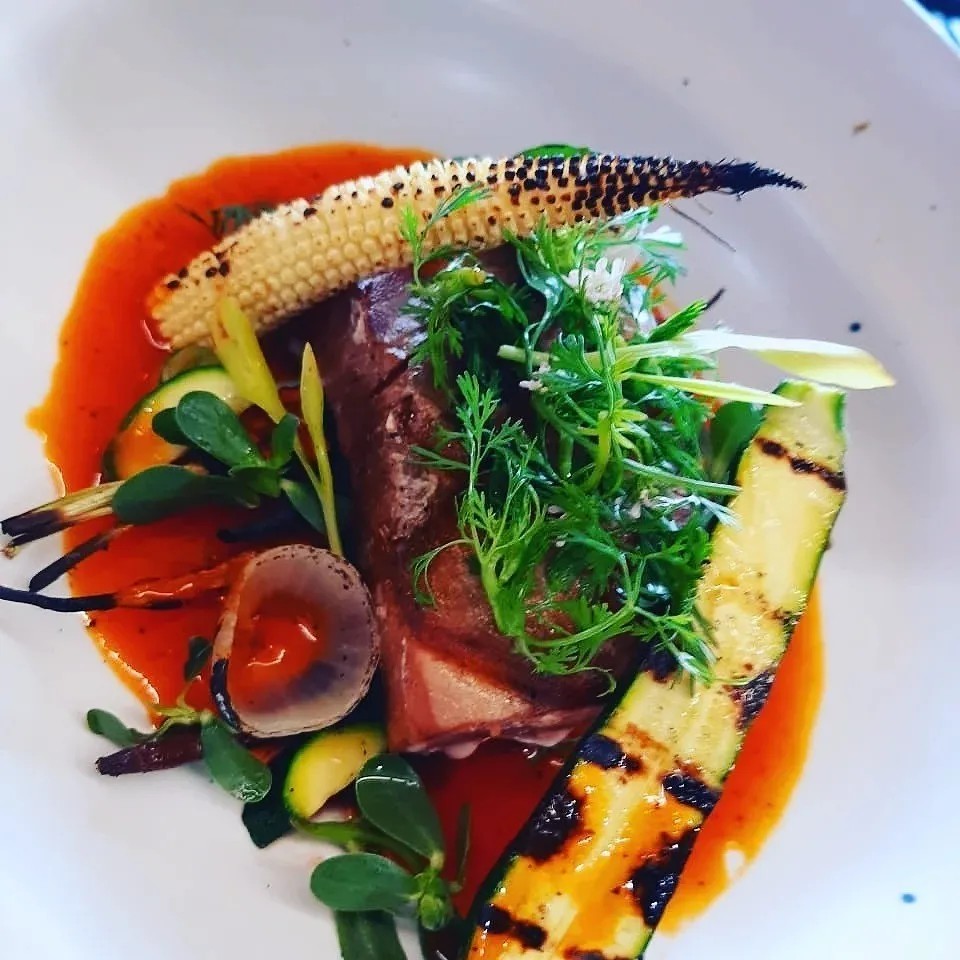 Image alt description