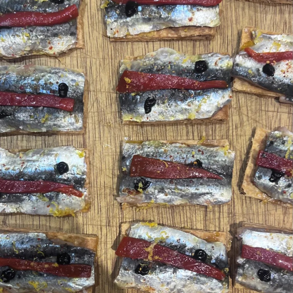 Image alt description