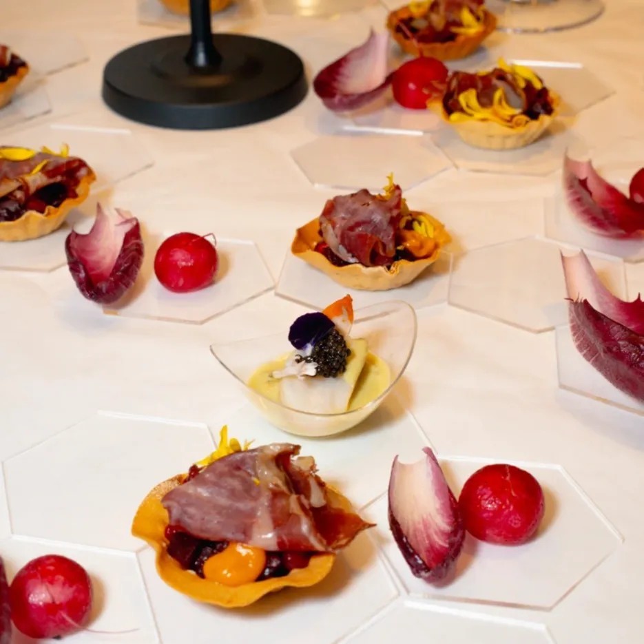 Image alt description