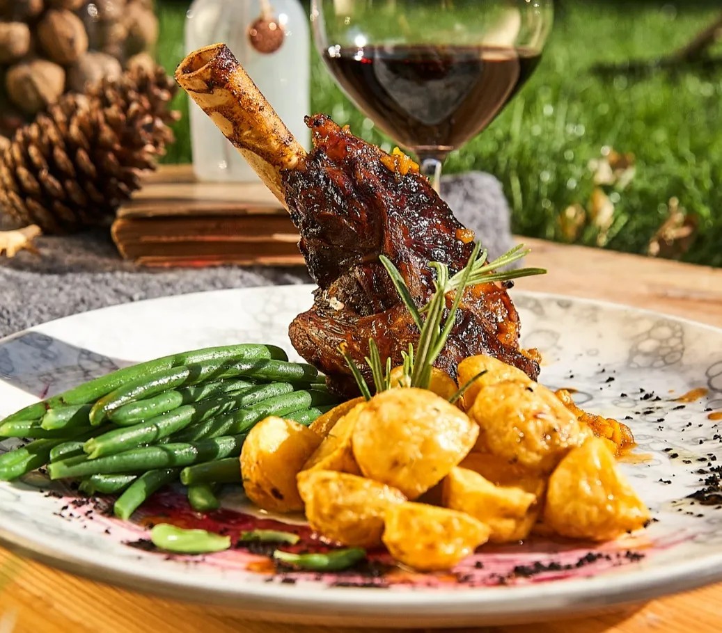 Image alt description