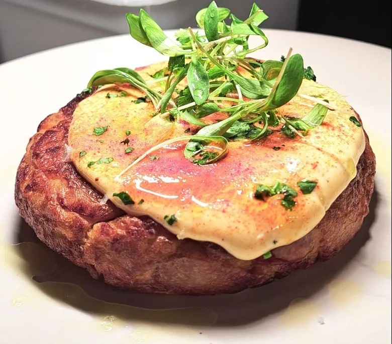 Image alt description