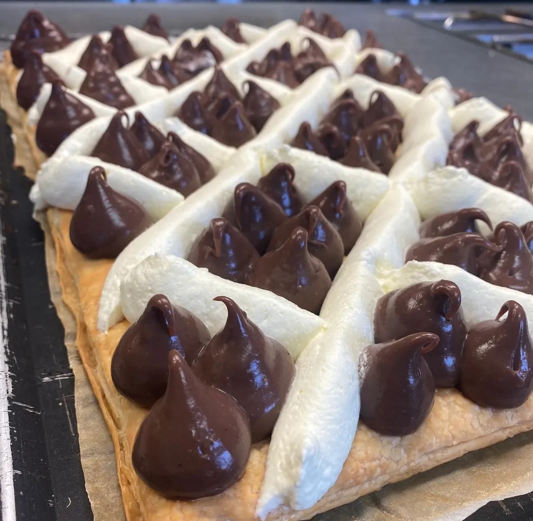 Image alt description