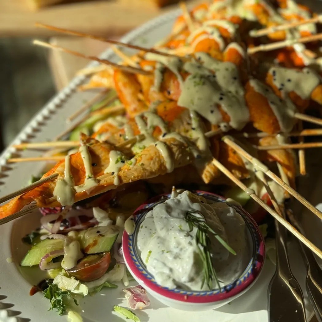 Image alt description