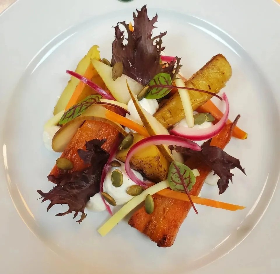 Image alt description