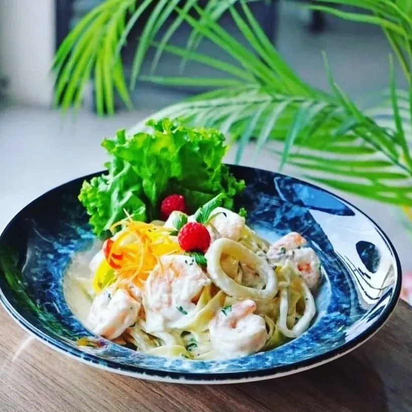 Image alt description