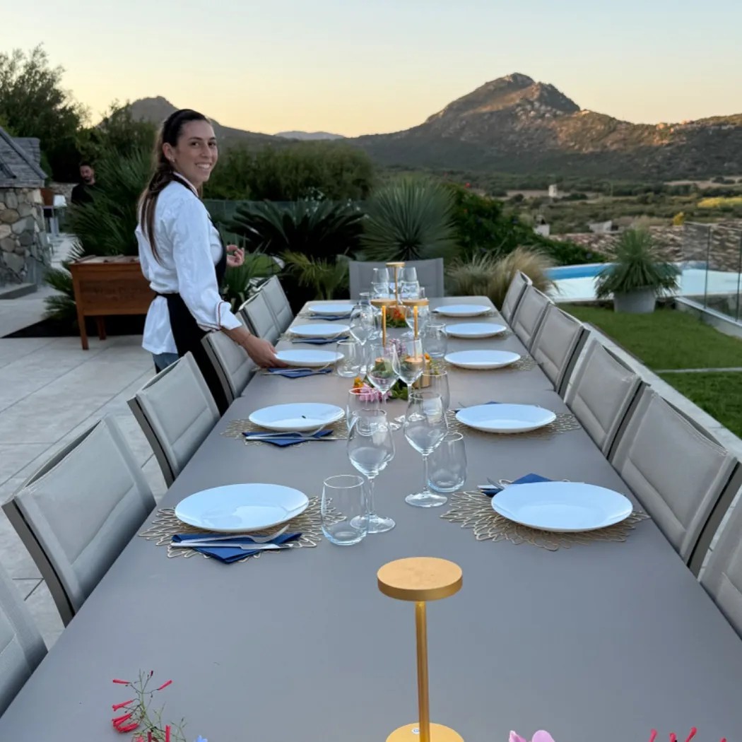 Image alt description