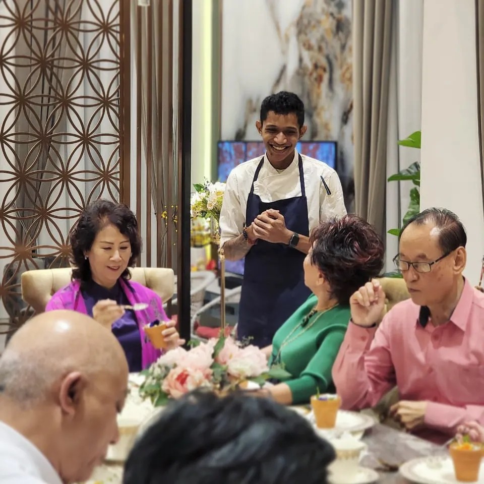 Image alt description