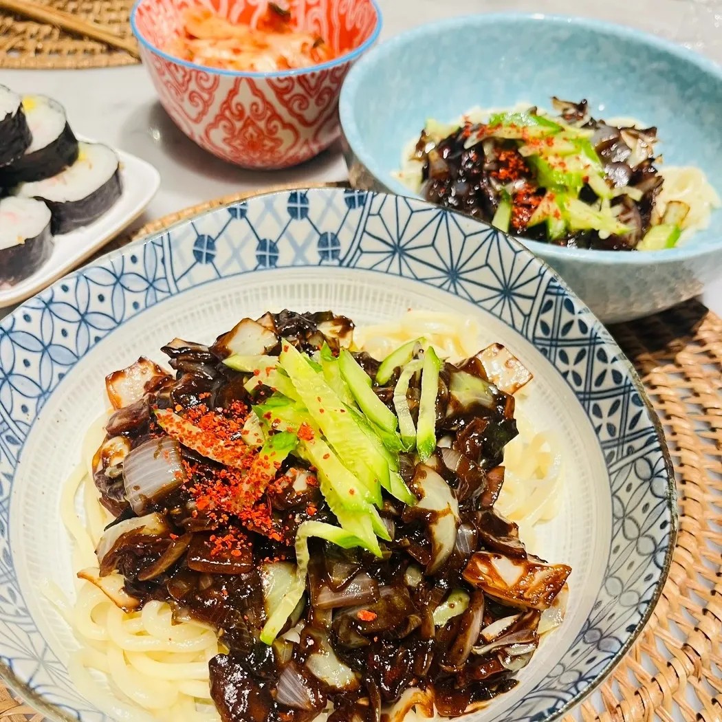 Image alt description