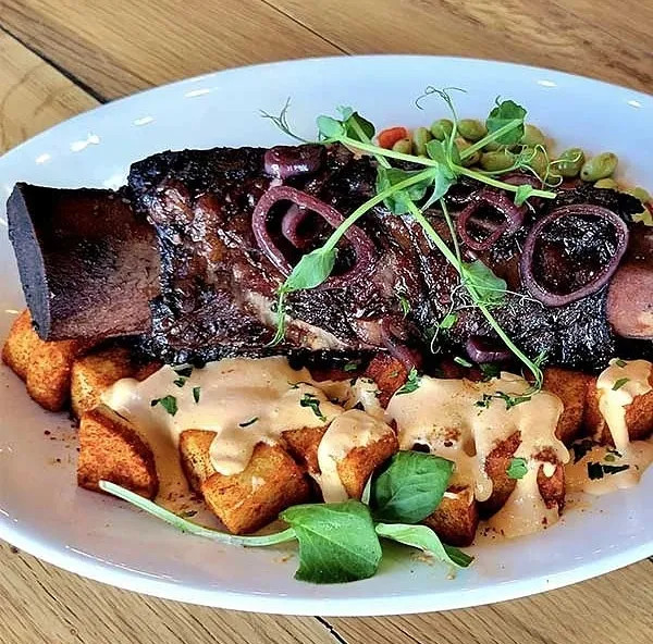 Image alt description