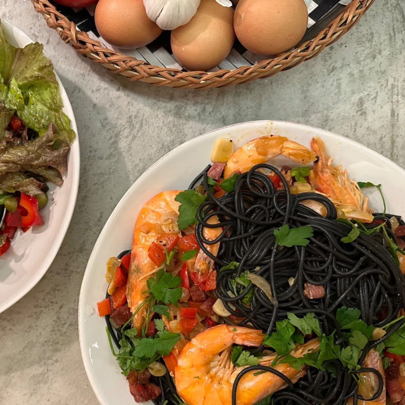 Image alt description