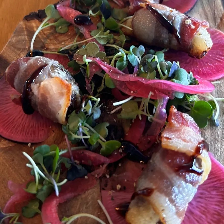 Image alt description