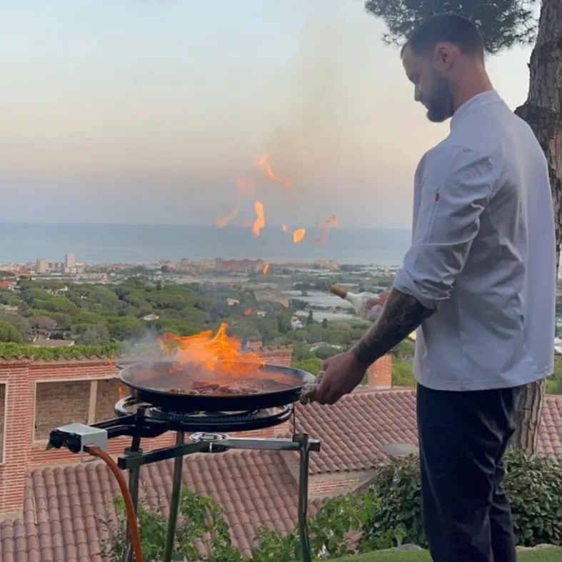 Image alt description